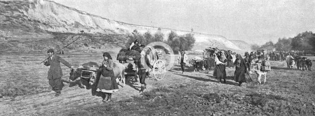 'Sur la route de Monastir; les populations des villages au Sud de Monastir fuyant a... 1916. Creator: Unknown.