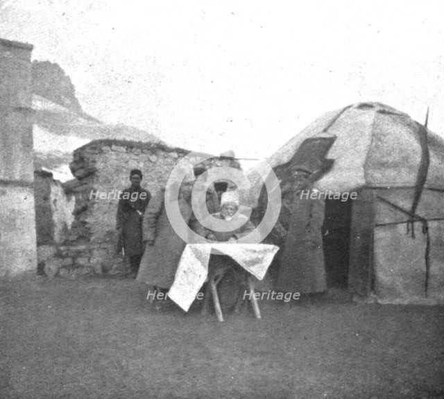 'Sur la route de Trebizonde; Le general Kalitine, commandant de corps d'armee... 1916 (1924) Creator: Unknown.