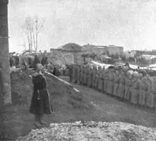 Sur la route de Trebizonde; Le general Kalitine felicite un coningent qui s'est..., 1916 (1924) Creator: Unknown