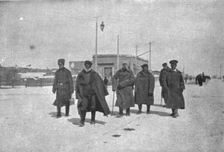 Sur la route de Trebizonde; Un des petits groupes de prisonniers faits, apres..., 1916 (1924) Creator: Unknown