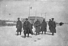 Sur la route de Trebizonde; Un des petits groupes de prisonniers faits, apres..., 1916 (1924) Creator: Unknown