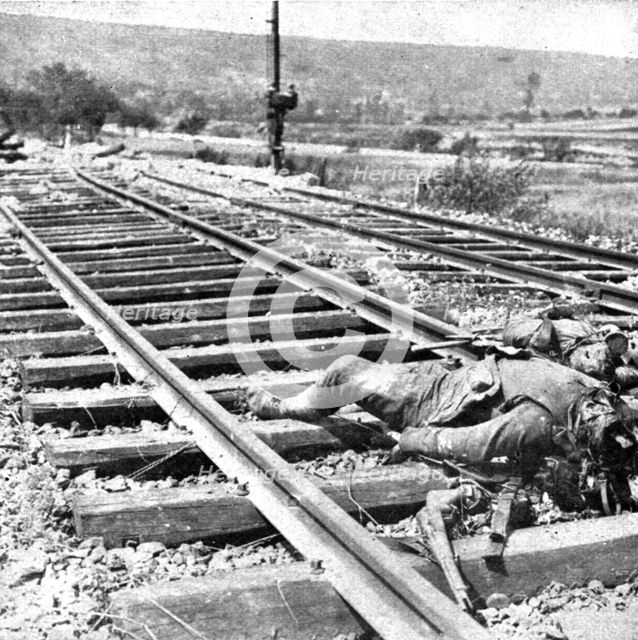 ' Sur le Marne; la ligne Paris-Nancy devant Passy-sur-Marne, apres la retraite allemande', 1918. Creator: Unknown.