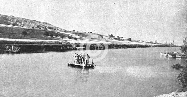 ' Sur le Marne; passage de la Marne a Passy, le 22 juillet 1918, a l'aube, a la suite de..., 1918. Creator: Unknown.
