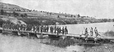 Sur le Marne; prisonniers allemands ramenes sur la rive Sud de la Marne, le 22 juillet..., 1918. Creator: Unknown