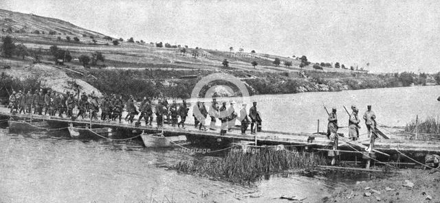 ' Sur le Marne; prisonniers allemands ramenes sur la rive Sud de la Marne, le 22 juillet..., 1918. Creator: Unknown.