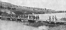 Sur le Marne; prisonniers allemands ramenes sur la rive Sud de la Marne, le 22 juillet..., 1918. Creator: Unknown