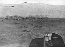 Sur le Canal de Suez; Apres l'ataque de Toussoum: les cadavres turcs sur le berge..., 1915 (1924). Creator: Unknown