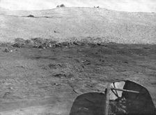 Sur le Canal de Suez; Apres l'ataque de Toussoum: les cadavres turcs sur le berge..., 1915 (1924). Creator: Unknown