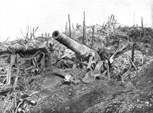 Sur le champ de bataille de Combles; Un canon allemand de 150 abandonne dans le bois..., 1916. Creator: Unknown