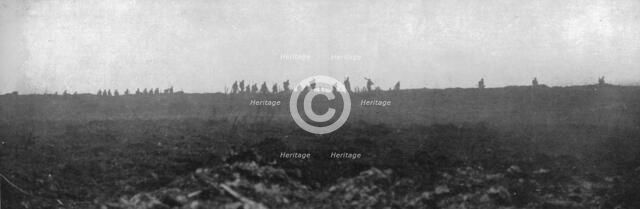 'Sur le front occidental: la prise de la Crete de Vimy; Apres avoir brise devant eux la..., 1917. Creator: Unknown.
