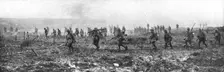 Sur le front occidental: la prise de la Crete de Vimy; Le marche en avant Canadiens...1917. Creator: Unknown