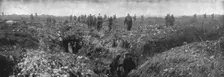 Sur le front occidental: la prise de la Crete de Vimy; Sur les positions conquises: le..., 1917. Creator: Unknown