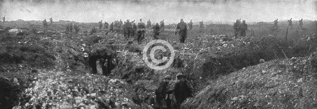 'Sur le front occidental: la prise de la Crete de Vimy; Sur les positions conquises: le..., 1917. Creator: Unknown.