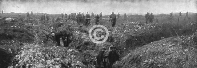 'Sur le front occidental: la prise de la Crete de Vimy; Sur les positions conquises: le..., 1917. Creator: Unknown.