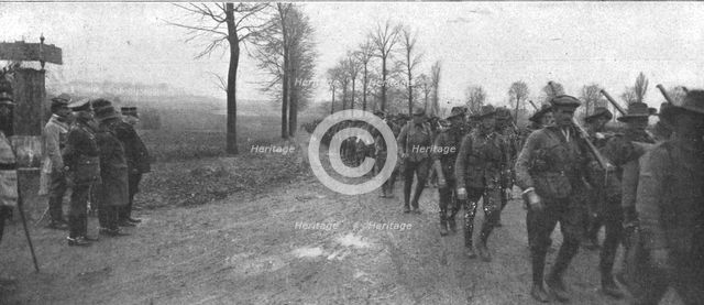 'Sur le front occupe en France par de Nouvelles forces Britanniques; passage de troupes..., 1916. Creator: Unknown.