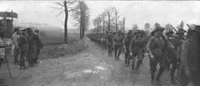 Sur le front occupe en France par de Nouvelles forces Britanniques; passage de troupes..., 1916. Creator: Unknown
