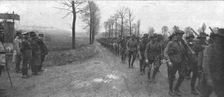 Sur le front occupe en France par de Nouvelles forces Britanniques; passage de troupes..., 1916. Creator: Unknown