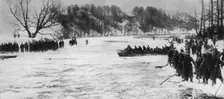 Sur le front oriental; Au cours de la bataille de Mazurie, les Allemands brisaient la glace 1915 Creator: Unknown