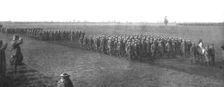 Sur le front Italien: ceremonie a la memoire des grenadiers; au cours de la ceremonie..., 1916. Creator: Unknown