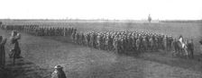 Sur le front Italien: ceremonie a la memoire des grenadiers; au cours de la ceremonie..., 1916. Creator: Unknown