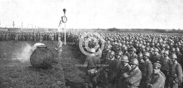 'Sur le front Italien: ceremonie a la memoire des grenadiers; parmi une decoration de mats..., 1916. Creator: Unknown.