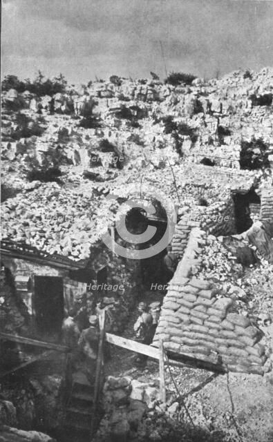''Sur le front Italien, apres Gorizia ; Abri sur le Tcherni-Hrib, a Ouest du Vallone.;, 1916. Creator: Unknown.