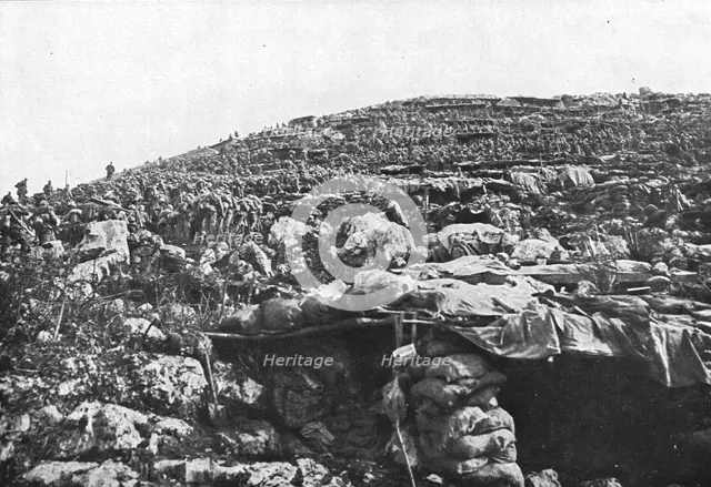 'Sur le front Italien, apres Gorizia ; renforts italiens escaladant les pentes abruptes de la cote 2 Creator: Unknown.