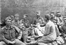 Sur le Front Italien; Deux groupes parmi les 15,000 prisonniers tombés aux mains de nos..., 1917. Creator: Unknown