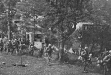 'Sur le front Italien; Soldats italiens en marche vers les lignes avancees du Val d'Astico 1916. Creator: Unknown