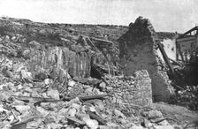 Sur le front Italien; Sur le Carso, avant l'offensive autrichienne: les ruines du..., 1916 (1924) Creator: Unknown