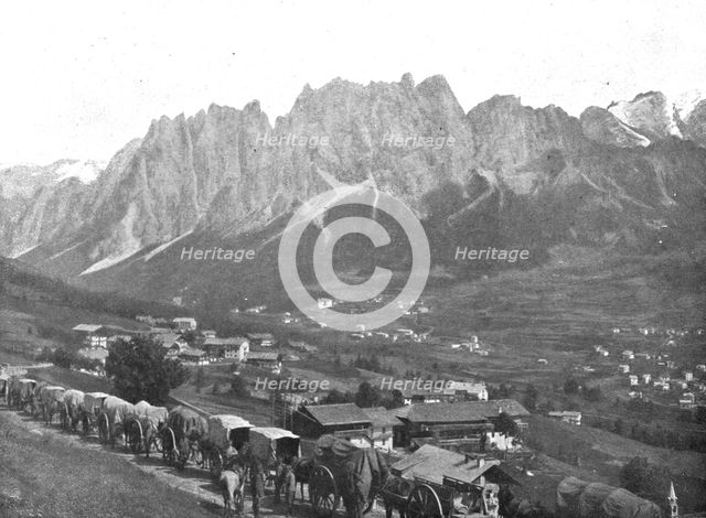 'Sur le front Italien; Un convoi de ravitaillement sur le route des Dolomites ; au...1915 (1924). Creator: Unknown.