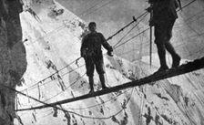 Sur le front Italien; une passerelle a 3,000 metres d'altitude 1918. Creator: Unknown