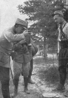 'Sur le Front; Le general de Langle de Cary goute le "jus". 1915. Creator: Unknown