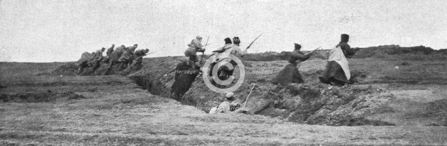 ''Sur le front Russe; Infanterie russe s'elancant a l'attaque', 1914. Creator: Unknown.