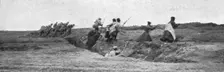 'Sur le front Russe; Infanterie russe s'elancant a l'attaque 1914. Creator: Unknown