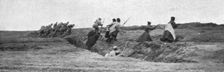 'Sur le front Russe; Infanterie russe s'elancant a l'attaque 1914. Creator: Unknown