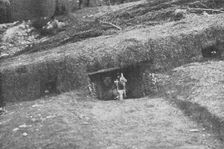 Sur le front Roumain; mitrailleurs defendant la passe de Predeal 1916. Creator: Unknown