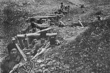 Sur le front Roumain; soldats roumains dans boyau d'acces aux tranchees 1916. Creator: Unknown