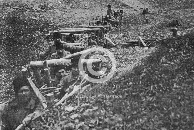 'Sur le front Roumain; soldats roumains dans boyau d'acces aux tranchees', 1916. Creator: Unknown.