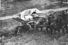 Sur le front Roumain; piece d'artillerie allant prendre position 1916. Creator: Unknown