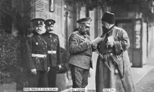 Sur le quai de la gare de Batoum, le 14 avril: le general Youdenitch, qui commande les..., 1916. Creator: Unknown