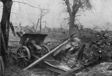Sur le rerrain de l'avance Francaise au sud de la Somme; Obusier allemand qui etait..., 1916. Creator: Unknown