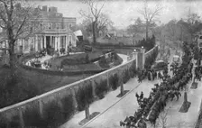 Sur le Sol Americain; L'arrivee de la mission Joffre-Viviani, le 25 avril 1917, a la..., 1917. Creator: Unknown