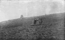 Sur les champs de bataille Macedoniens de Gornitchevo et du Kaimaktchalan; La releve..., 1916. Creator: Unknown