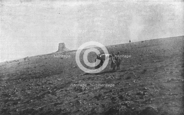 'Sur les champs de bataille Macedoniens de Gornitchevo et du Kaimaktchalan; La releve..., 1916. Creator: Unknown.