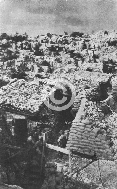 'Sur les fronts Italiens du Carso et du Trentin; abris sur le Tcherni Hrib, a l'Ouest de..., 1916. Creator: Unknown.