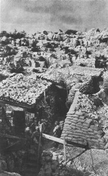 Sur les fronts Italiens du Carso et du Trentin; abris sur le Tcherni Hrib, a l'Ouest de..., 1916. Creator: Unknown