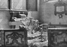 Sur les Routes de L'invasion; Une chapelle de l'eglise de Notre-Dame de Malines 1914. Creator: Unknown