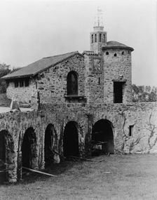 "Surprise Valley Farm," Arthur Curtiss James property, Beacon Hill Road, Newport, Rhode Island, 1917 Creator: Frances Benjamin Johnston