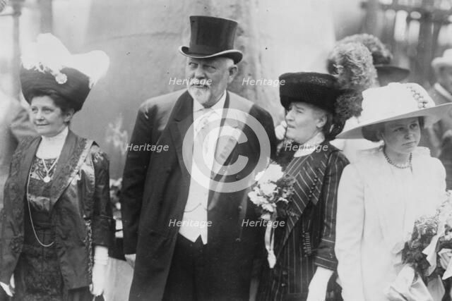 Susan Carey, Gov. J.M. Carey & wife, Dorothy Knight, 1911. Creator: Bain News Service.